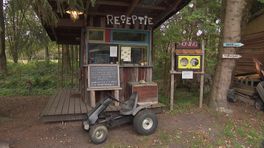 Met onstuimig herfstweer zoeken mensen de camping op