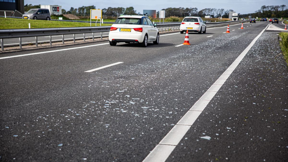 Rijstrook N7 van Sneek naar Bolsward afgesloten vanwege stukjes glas