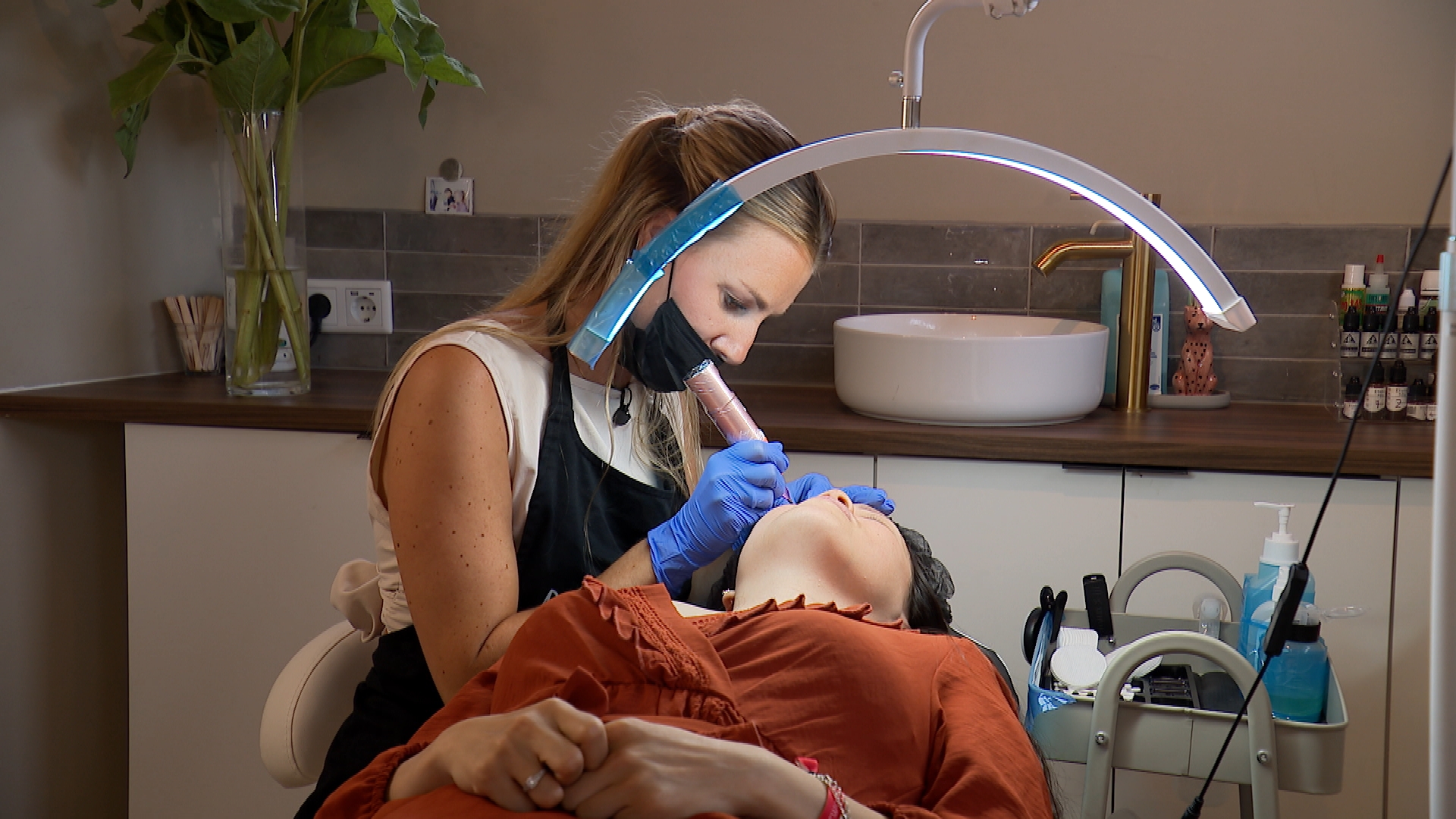 'Het is doen, doen, doen', zo werd Jessica uit Goes wereldkampioen permanente make-up