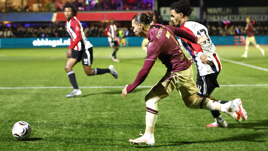 LIVE | Heerenveen met één verandering in de basis tegen het Excelsior Maassluis van Geert Arend Roor