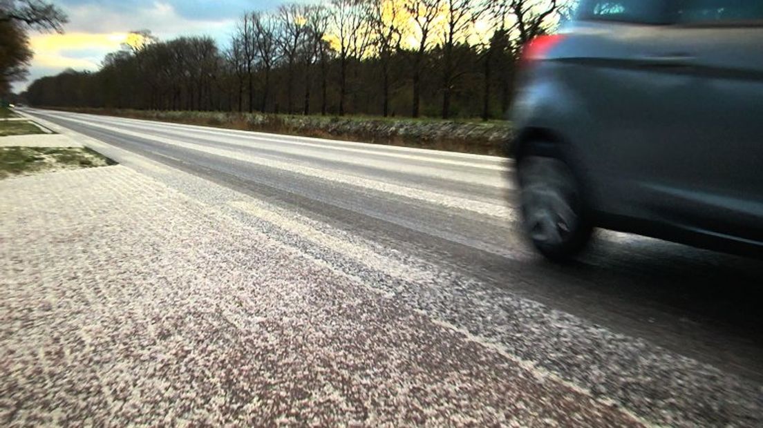 De wegen in Drenthe zijn spekglad (Rechten: Archief RTV Drenthe)