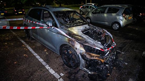 Brand in kelderbox • opnieuw brandt een auto uit