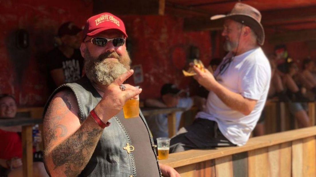 Twee mannen genieten op de Zwarte Cross.