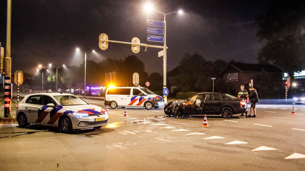 2 auto's botsen in Amersfoort