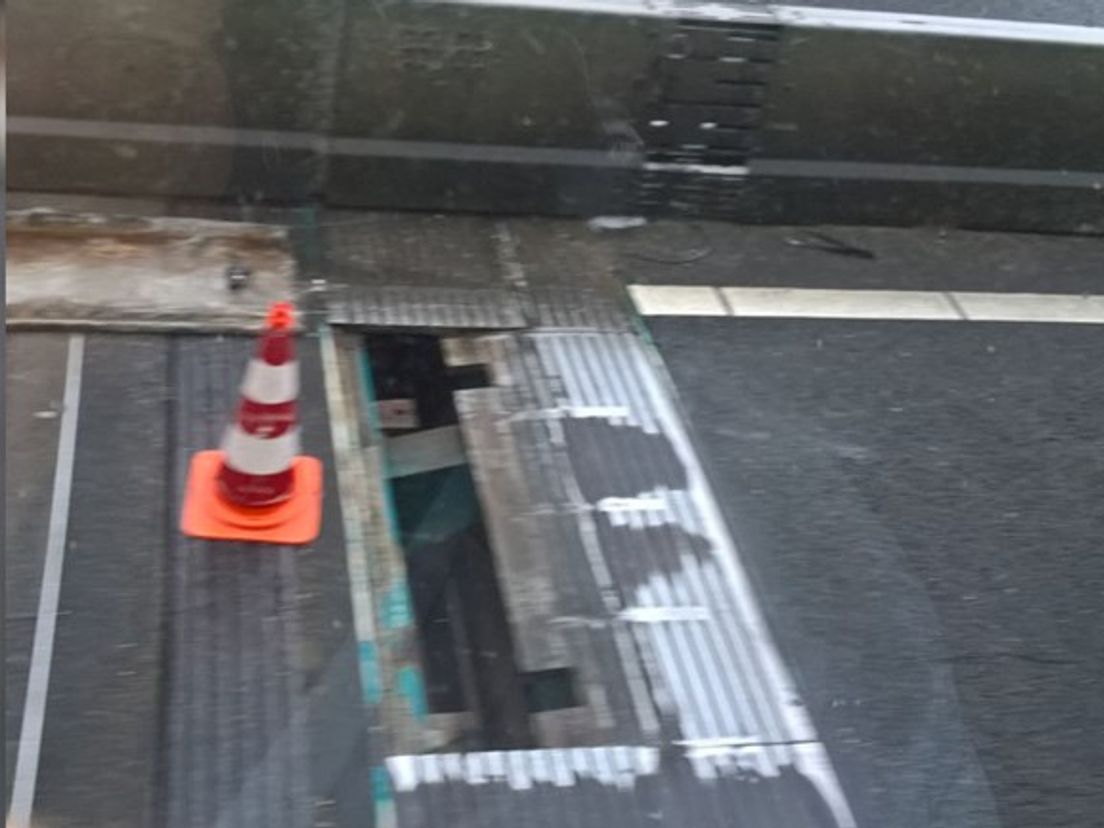 Kapotte wegovergang Haringvlietbrug