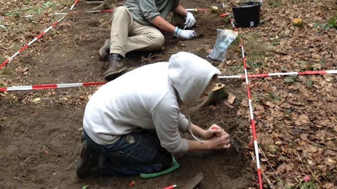 Studenten graven bommenwerper op