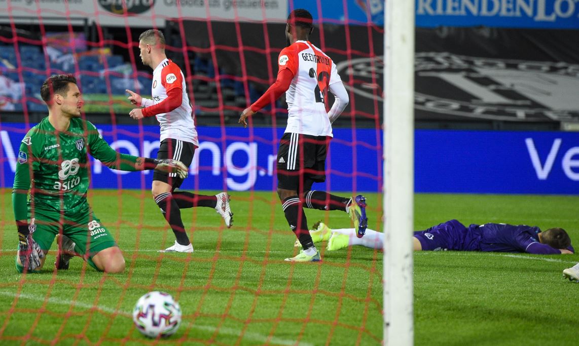 Feyenoord Herstelt Zich Na Slechte Eerste Helft En Bekert Verder Ten ...