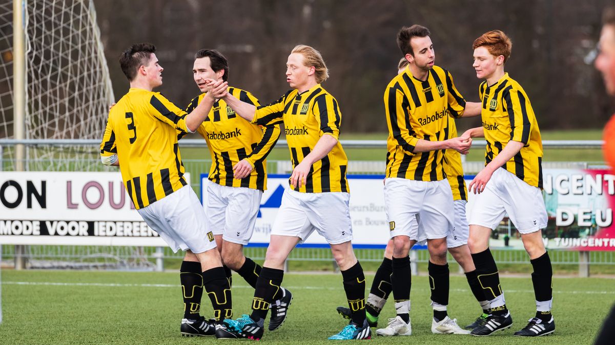 Uitslagen zondagvoetbal: UD Weerselo wint topper, eerste punten Scheerwolde
