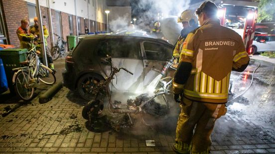 112 Nieuws: File op N35 na ongeluk met drie autos | Auto en scooter branden uit in Zwolle. 112 Nieuws: File op N35 na ongeluk met drie autos | Auto en scooter branden uit in Zwolle.
