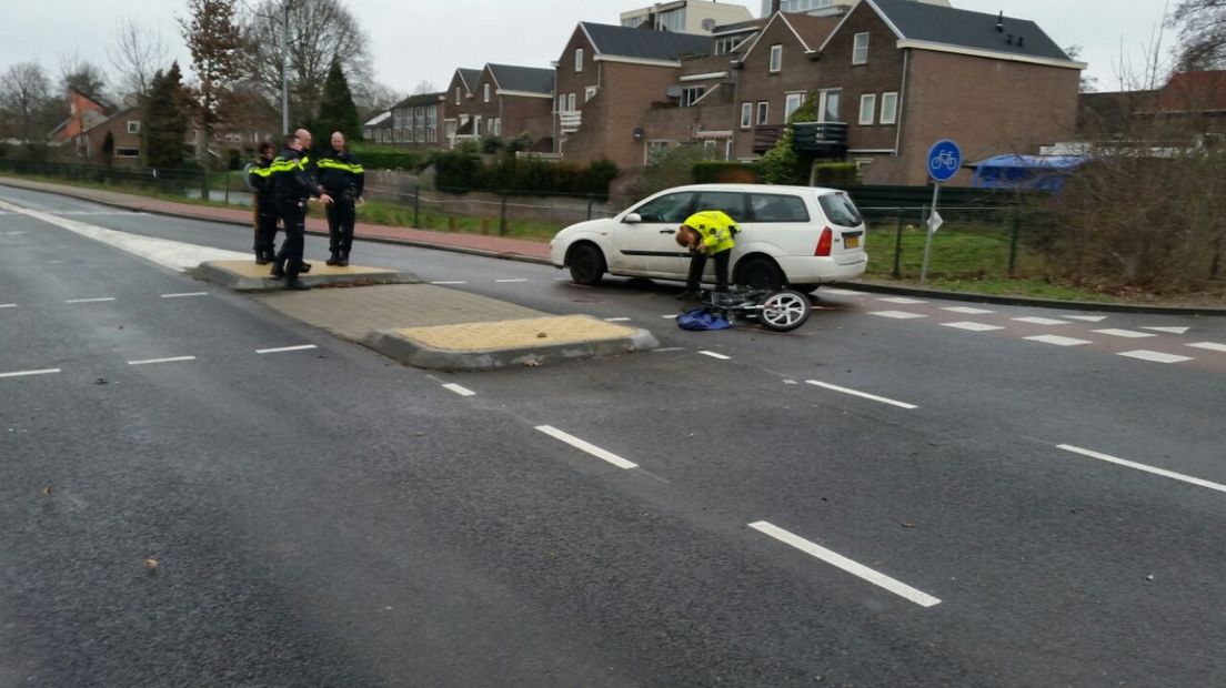 Een vrouw van 51 op een snorfiets is maandag zwaargewond geraakt bij een verkeersongeluk in de Loostraat in Huissen.De Huissense werd aan het begin van de middag aangereden door een auto.