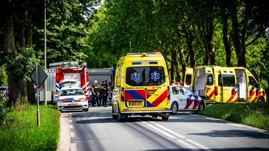 Fietser aangereden door vrachtwagen, bestuurder aangehouden