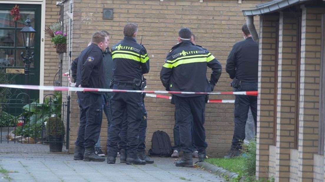 Het lichaam werd gevonden in een woning aan het Brucknerlaantje in Nijkerk.