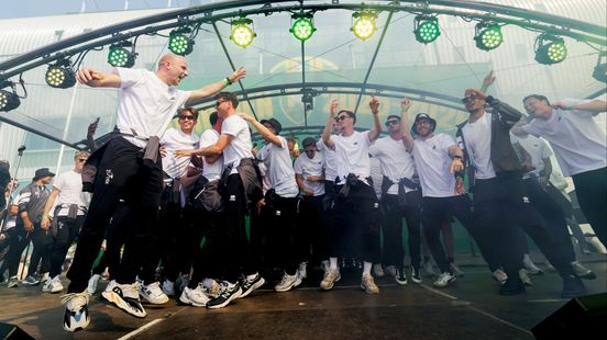 Liveblog huldiging ADO Den Haag | Groot feest als spelers en staf op podium verschijnen Nieuws