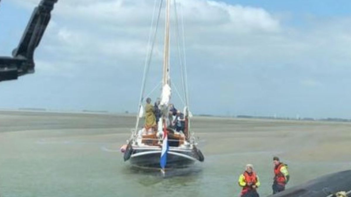 Reddingswerkers rukken uit, maar vastgelopen schip blijkt decor fotoshoot