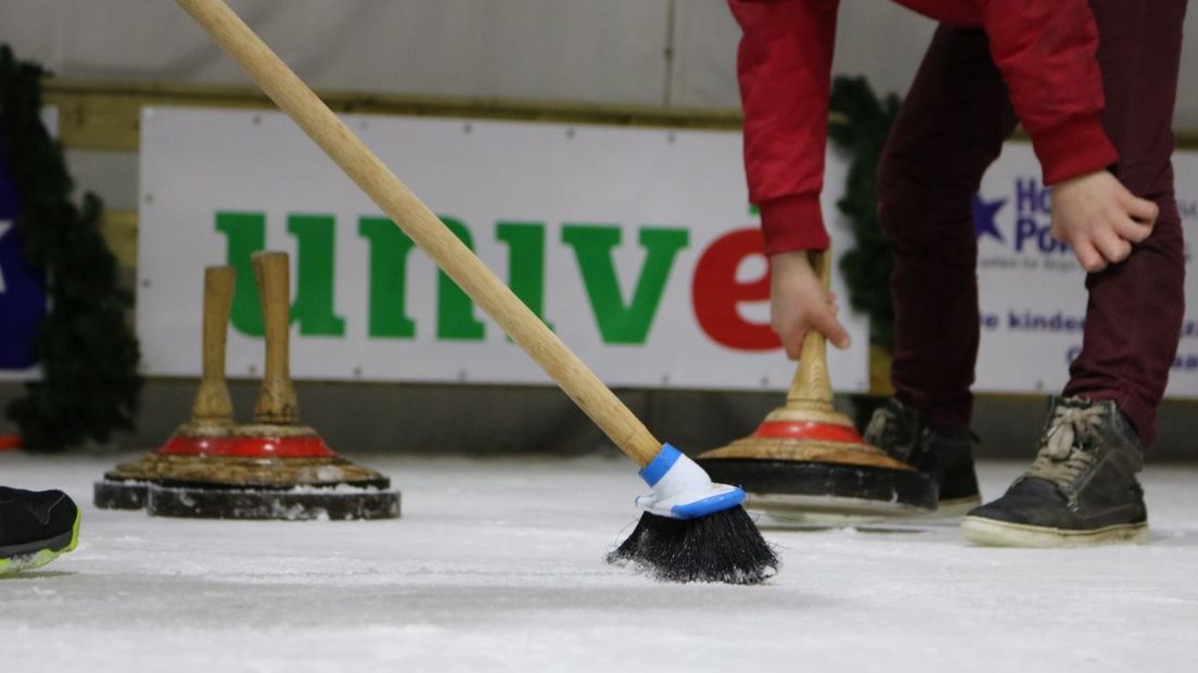 Curling op de ijsbaan in Assen (Rechten: Dylan de Lange/RTV Drenthe)
