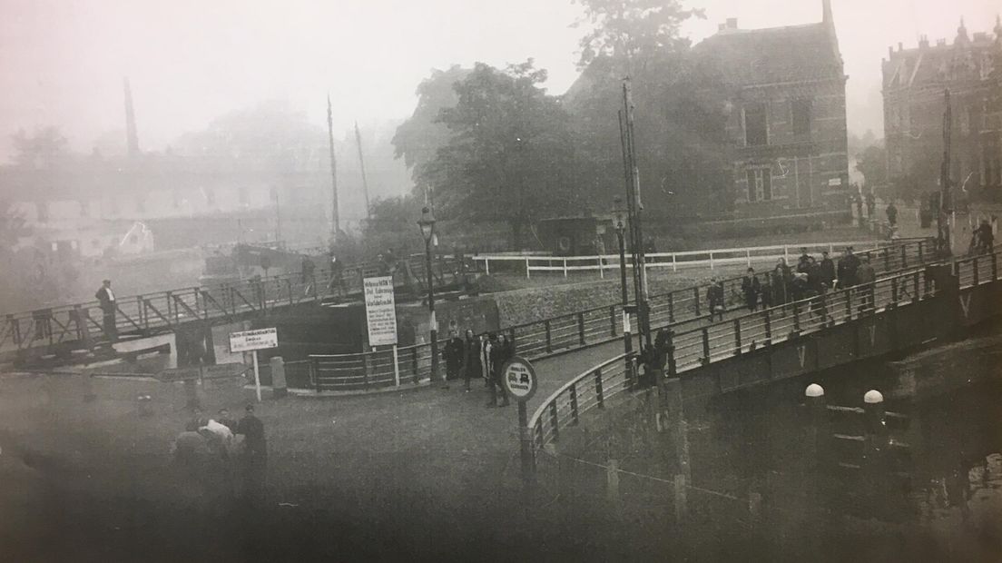 De foto met de deportatie van Joden in Zwolle