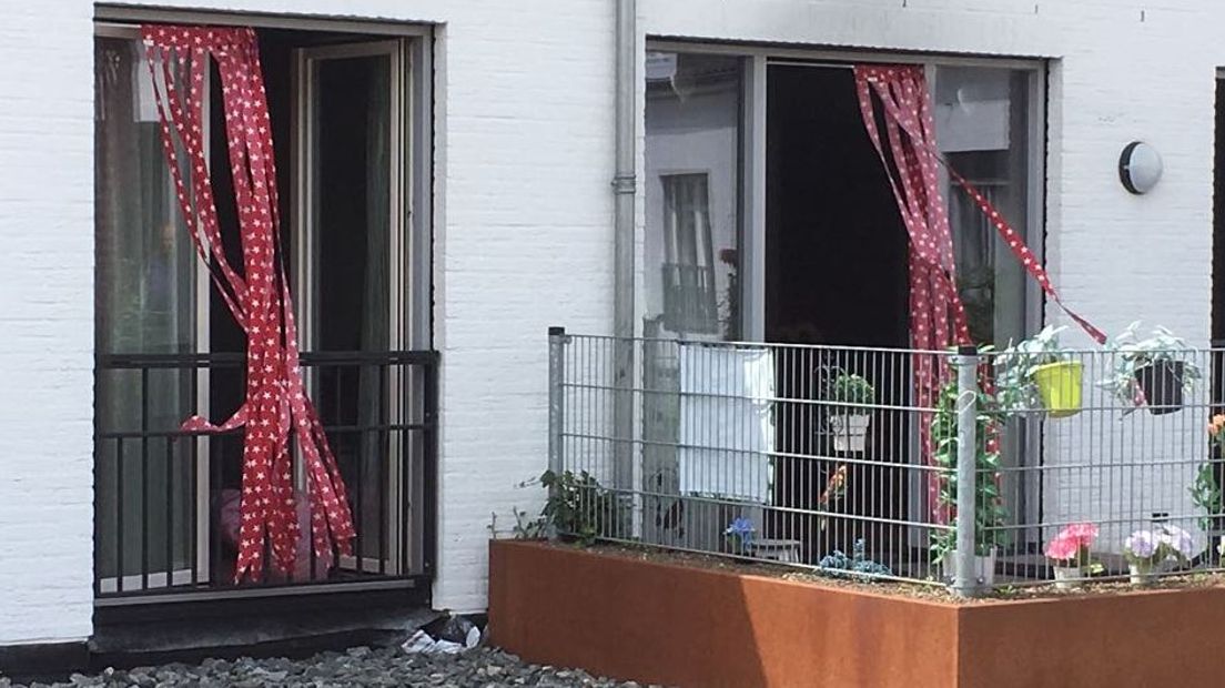 De bewoners van drie appartementen in Zaltbommel kunnen dinsdagnacht nog niet naar huis. Zij verblijven ergens anders. Dinsdagmiddag brak er brand uit in het appartementencomplex.