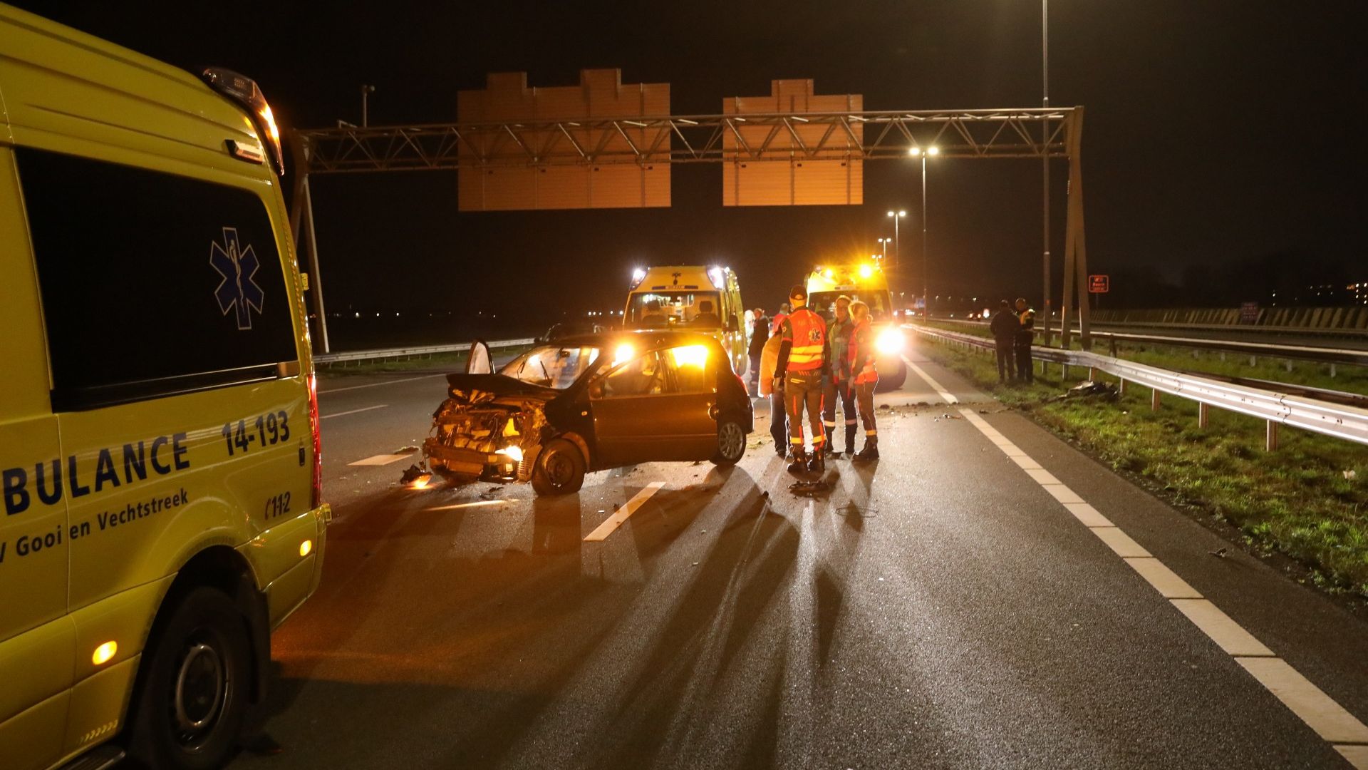 A1 deels dicht door ongeluk met meerdere autos, Rijkswaterstaat adviseert om te rijden.