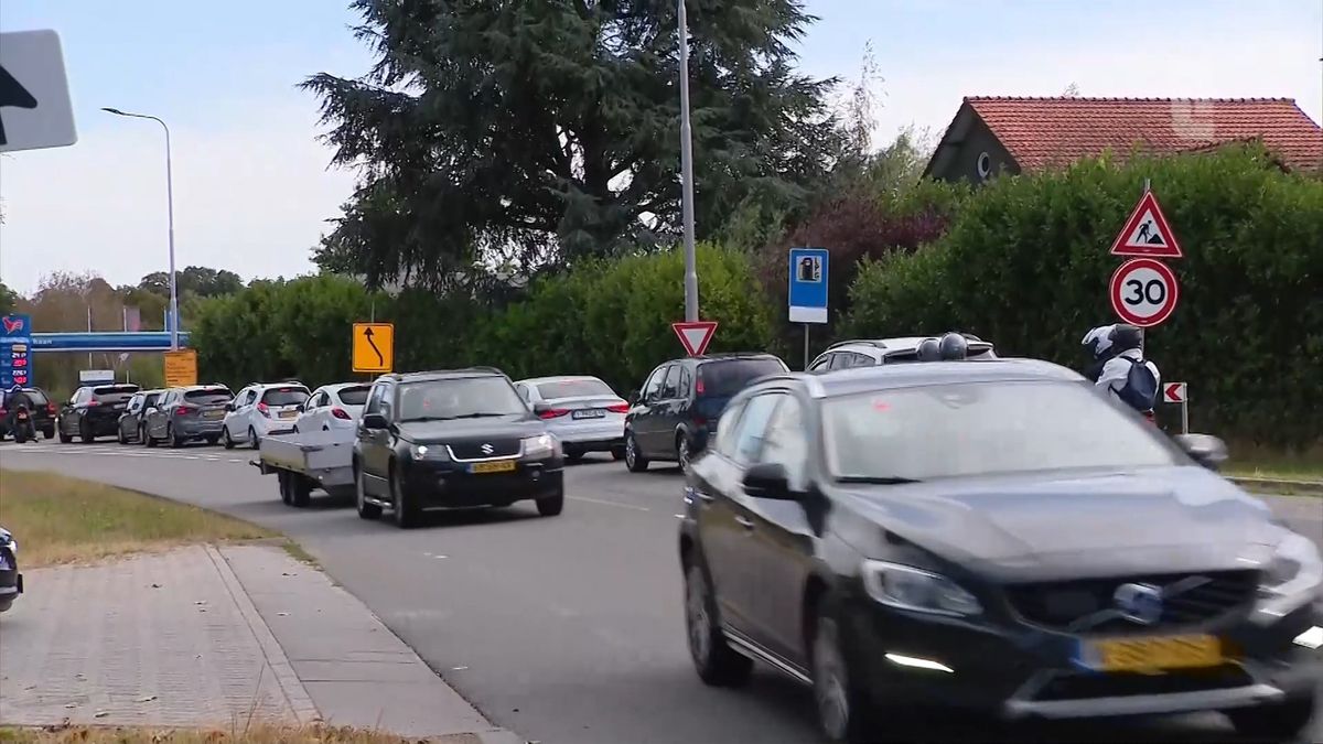 Wachten aan grens door werkzaamheden in Roosteren: 'Het werk moet ook gebeuren'