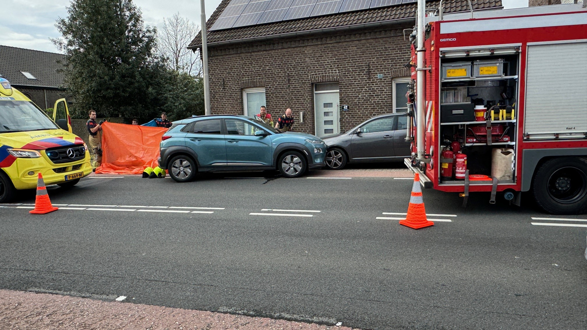 Automobilist Gereanimeerd Na Botsing Tegen Geparkeerde Auto - L1 Nieuws