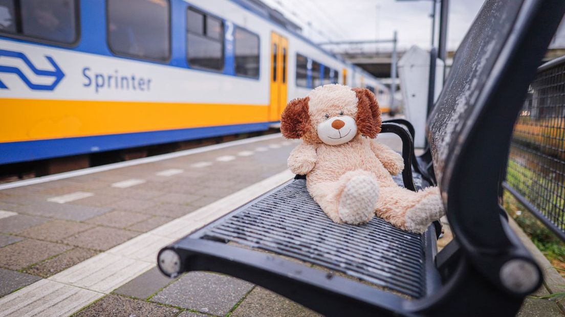 Huub de Hond, verloren op station Leeuwarden.