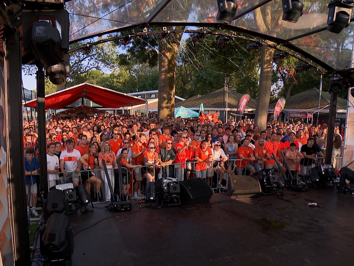 Nachtbraken voor Oranje: kroegen paraat voor WK-duel tegen Marokko
