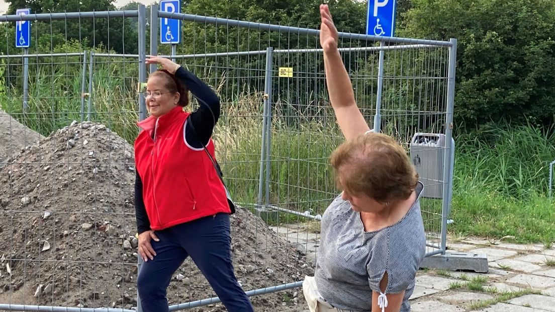 Aan het einde van de wandeling is het tijd om even te rekken en strekken.