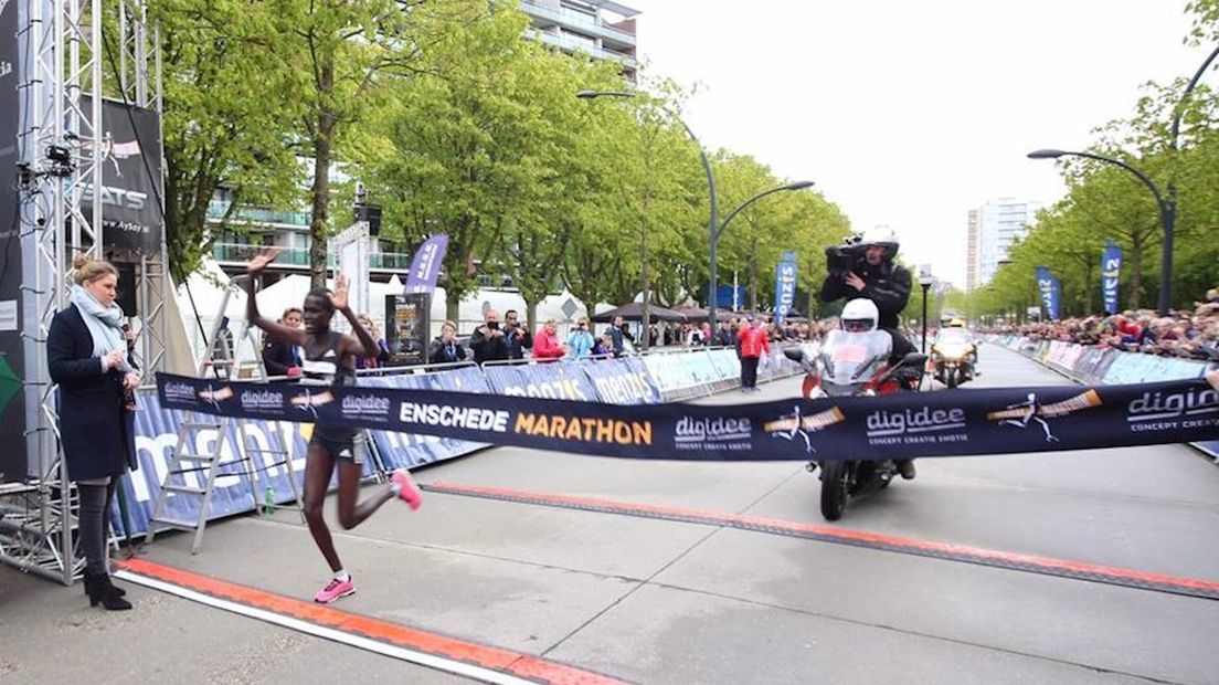 Betty Lempus wint Enschede Marathon