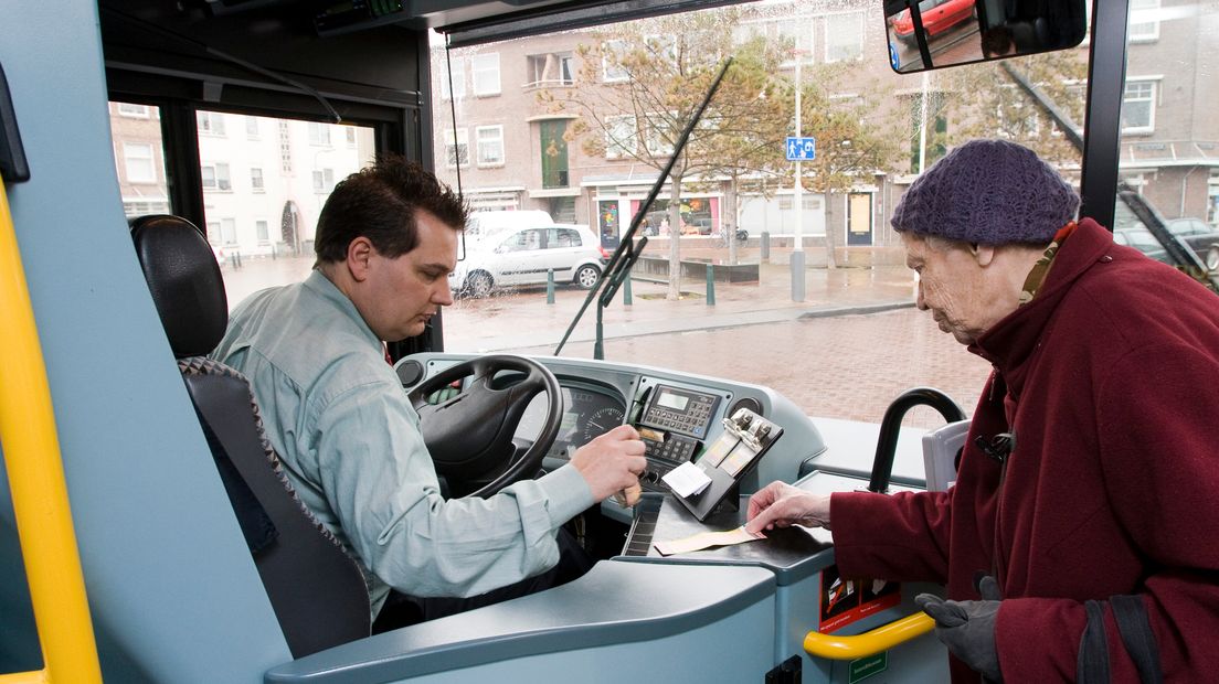 Er zijn tientallen buschauffeurs nodig (Rechten: ANP/Lex van Lieshout)