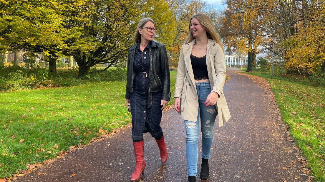 Lian Veenstra en haar dochter Kelly Veenstra in Veendam