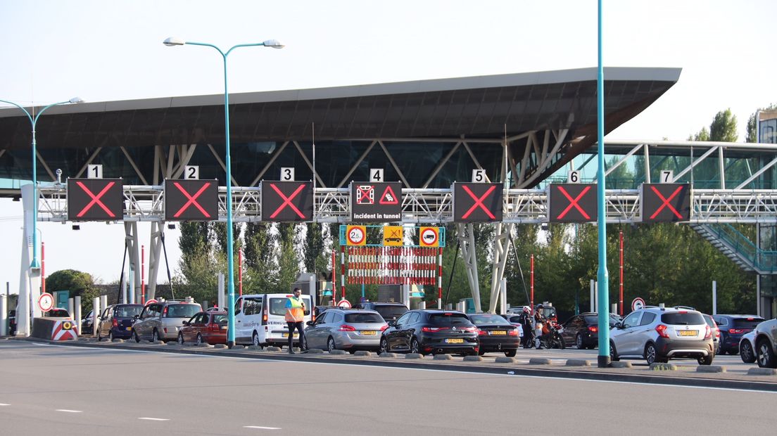 Door de rookontwikkeling werd het kantoor ontruimd en waren zowel de Westerscheldetunnel als de Sluiskiltunnel dicht