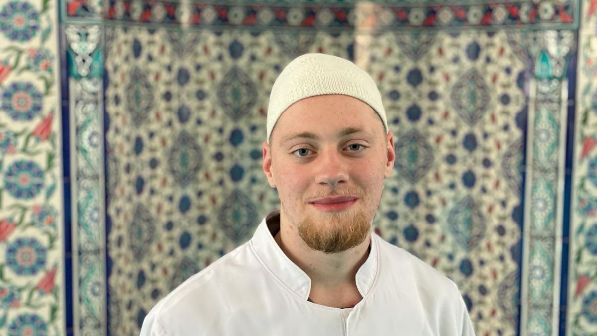 'Boerenjongen' Celesto (18) uit Deventer nu moslim: "Vijf keer per dag