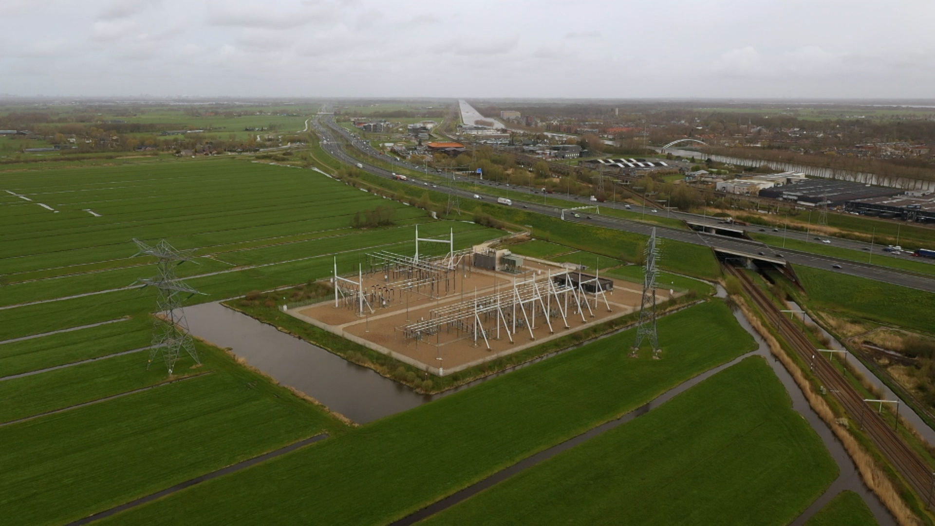Tennet wil grond melkveehouder onteigenen voor uitbreiding hoogspanningsstation