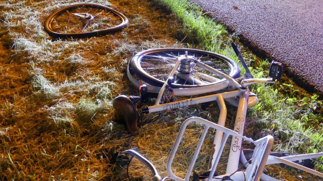 De fiets was flink beschadigd na het ongeluk.