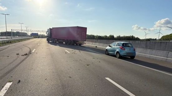 Ongelukken met vrachtwagens en autos op snelwegen. Ongelukken met vrachtwagens en autos op snelwegen.