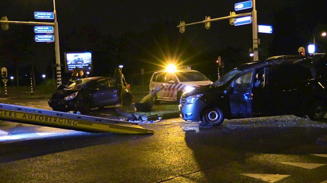 Aanrijding tussen twee auto's in Enschede