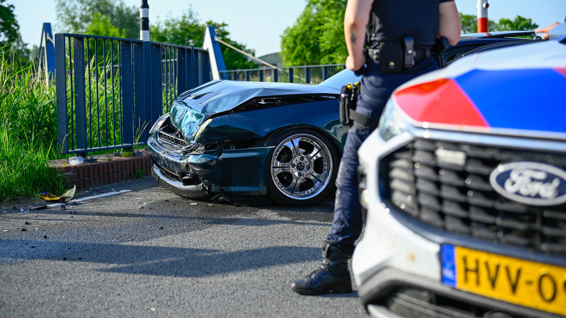 112-nieuws: Auto's botsen op kruising in Wirdum