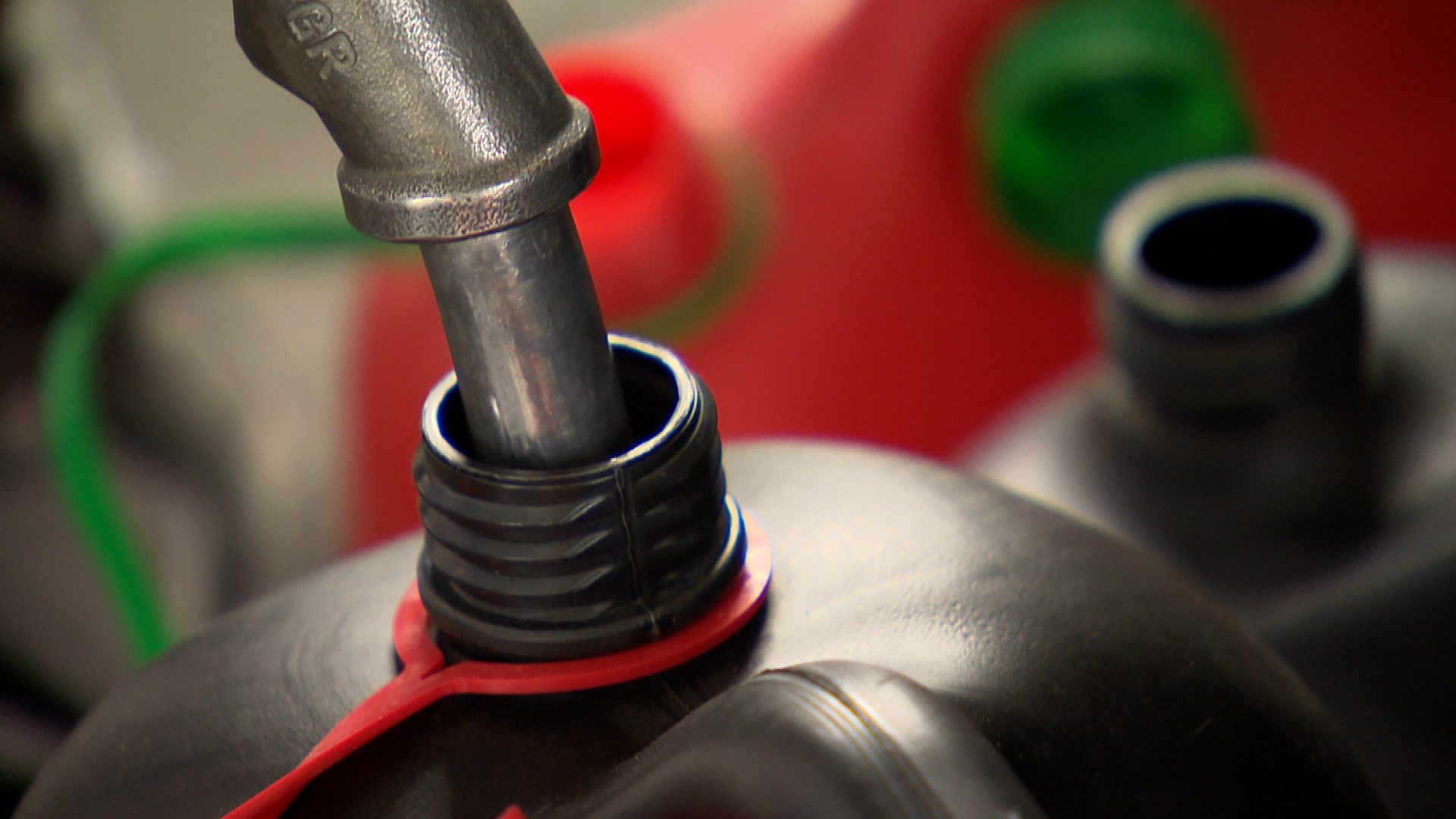 Stormloop op jerrycans in Zeeland: 'Het is een gekkenhuis'