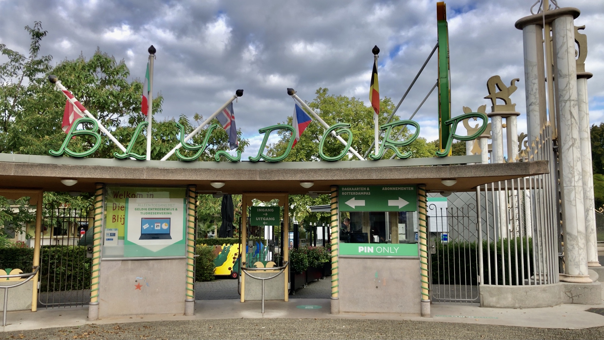 De stadsingang van Diergaarde Blijdorp.