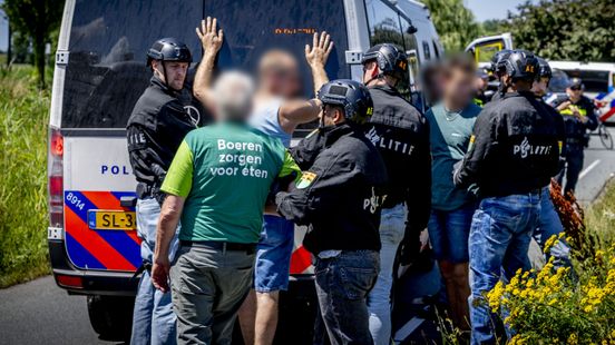 LIVEBLOG | Noodbevel afgegeven voor Den Haag - Politie houdt trekkers tegen - Boeren gearresteerd Home