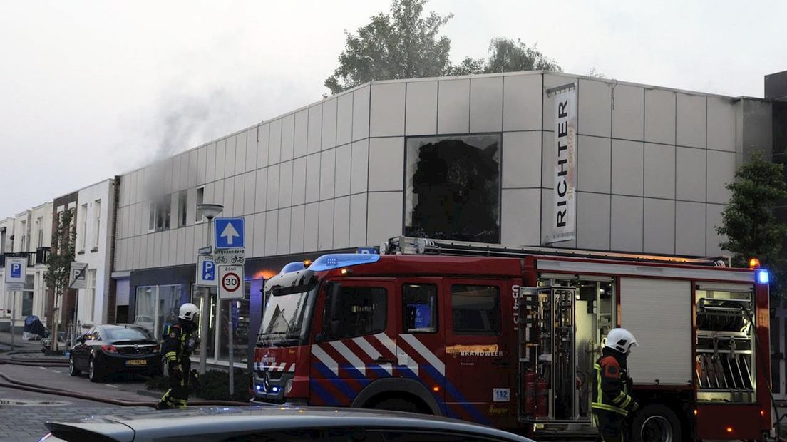 Grote brand beddenzaak Richter Enschede