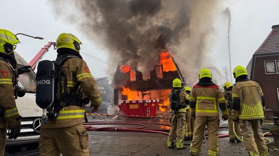 Woning ingestort bij brand, basisschool ontruimd