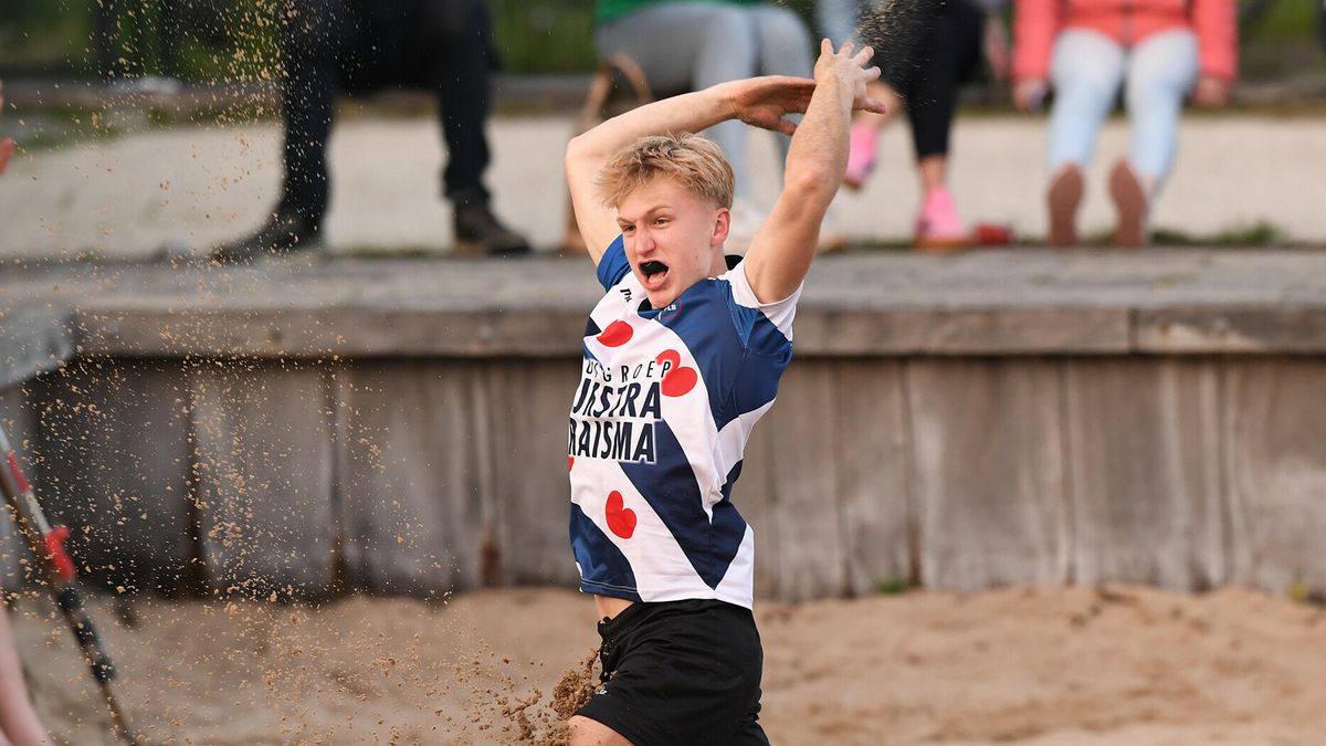 Sytse Bokma wint fierljeppen in IJlst, junior Germ Terpstra springt het verst