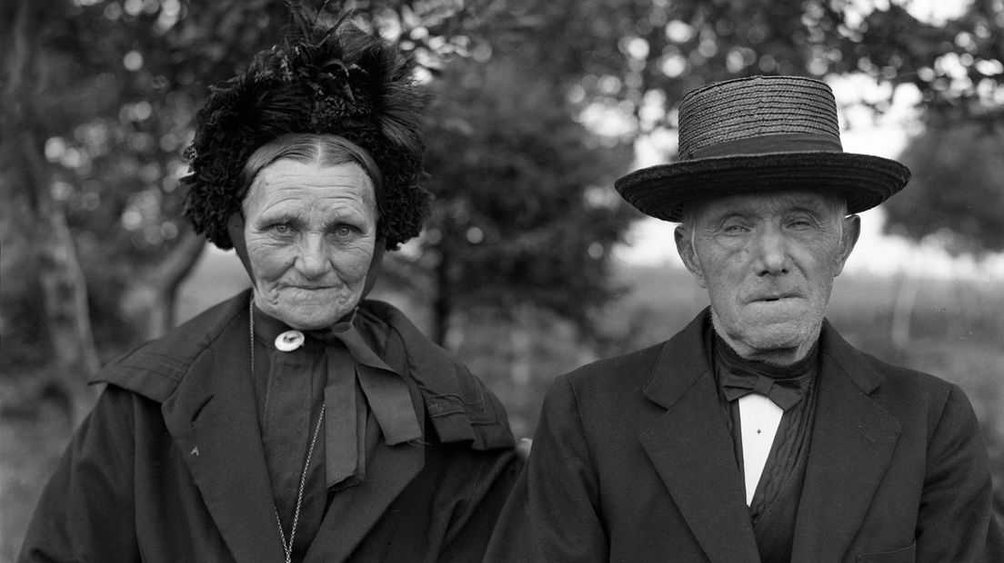 Maria en Hein Steffens trouwden in april 1915, hier vierden ze hun 40-jarig jubileum