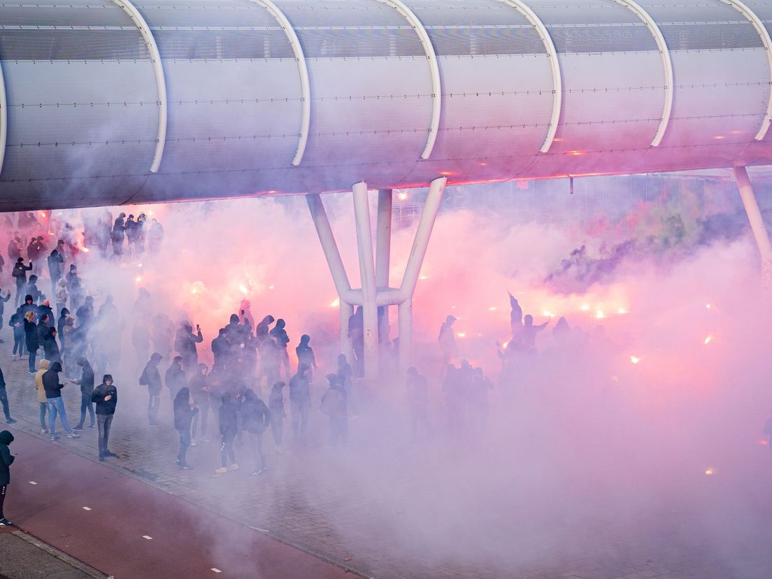 Het plein bij de Kuip, zondagmiddag