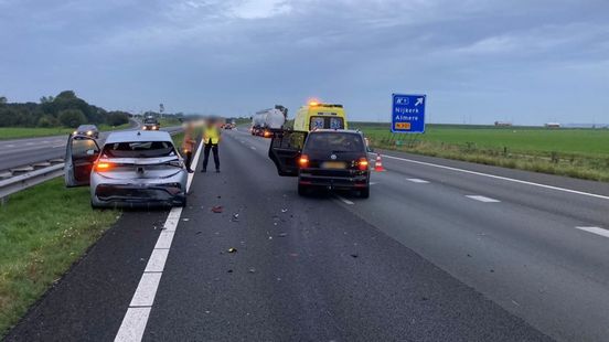 Ongeval op A28 veroorzaakt lange file. Ongeval op A28 veroorzaakt lange file.