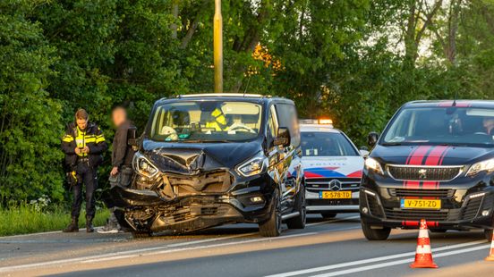 Botsing op provinciale weg bij Vinkeveen. Botsing op provinciale weg bij Vinkeveen.