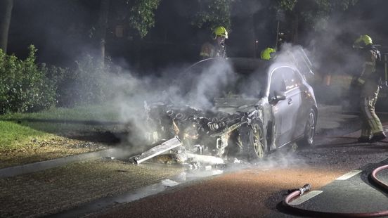 Auto gaat in vlammen op in Venlo Nieuws