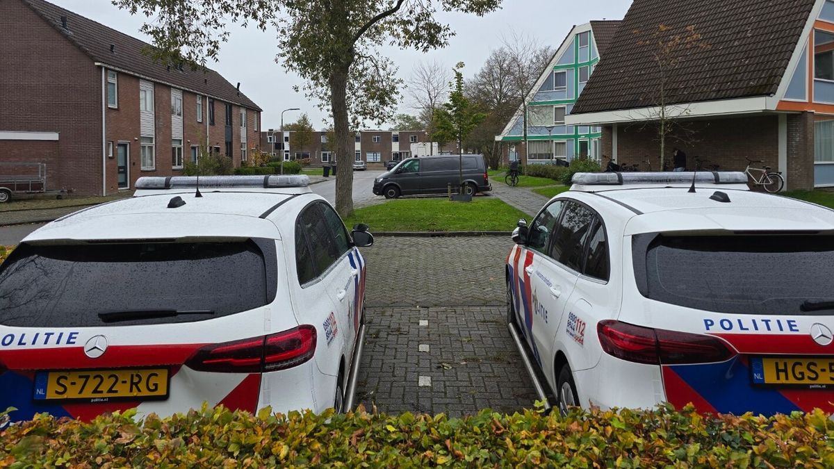 Overleden persoon aangetroffen in woning in Leeuwarden, politie doet onderzoek