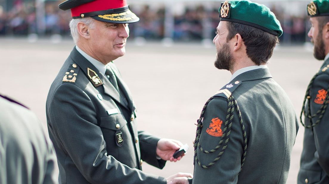 Generaal Middendorp reikte vandaag de Herinneringsmedailles uit